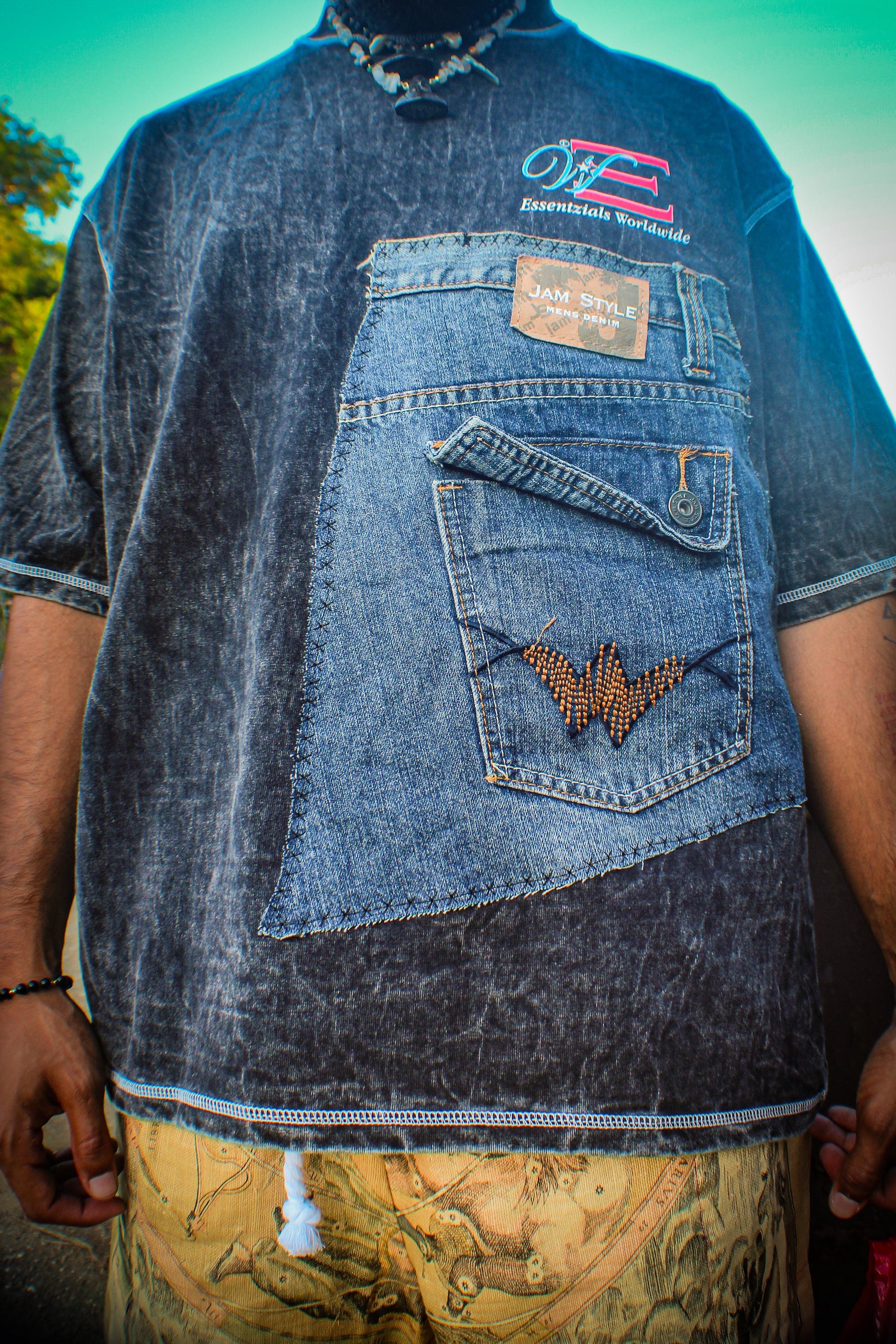DENIM ESSENTZIALS EXCLUSIVE TEE