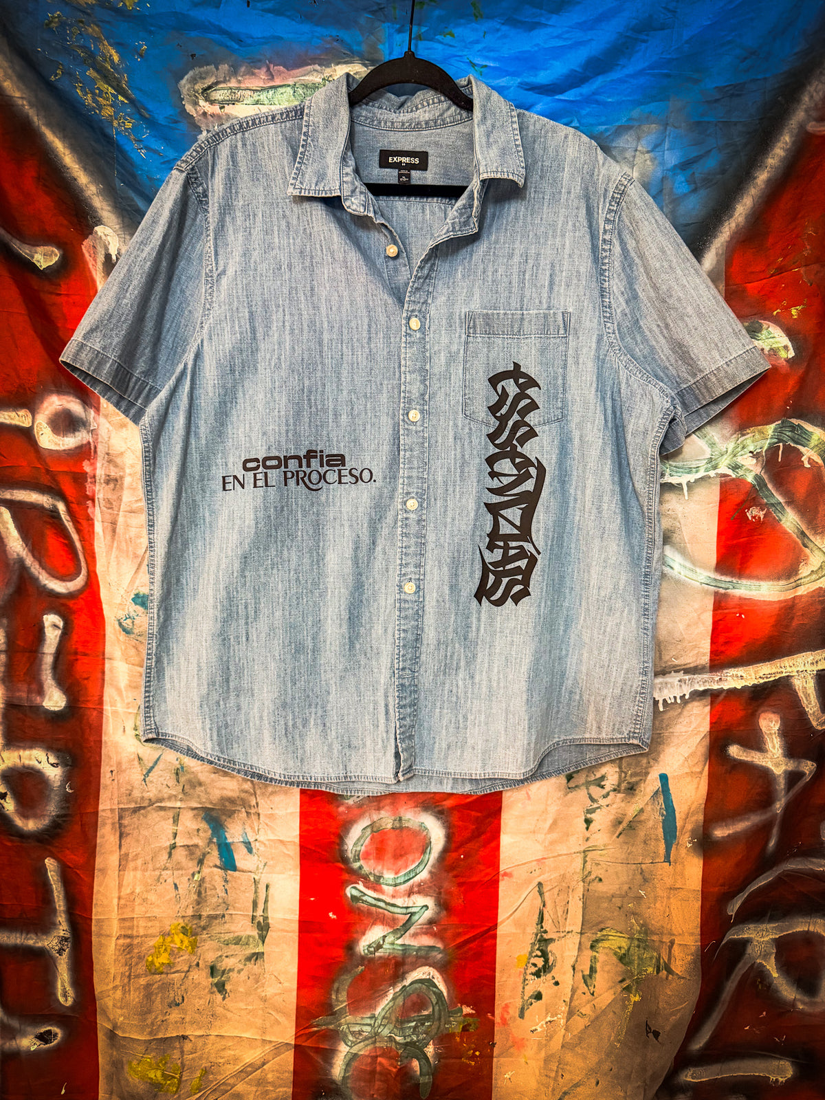 EL DÍA DE MI SUERTE BUTTON UP