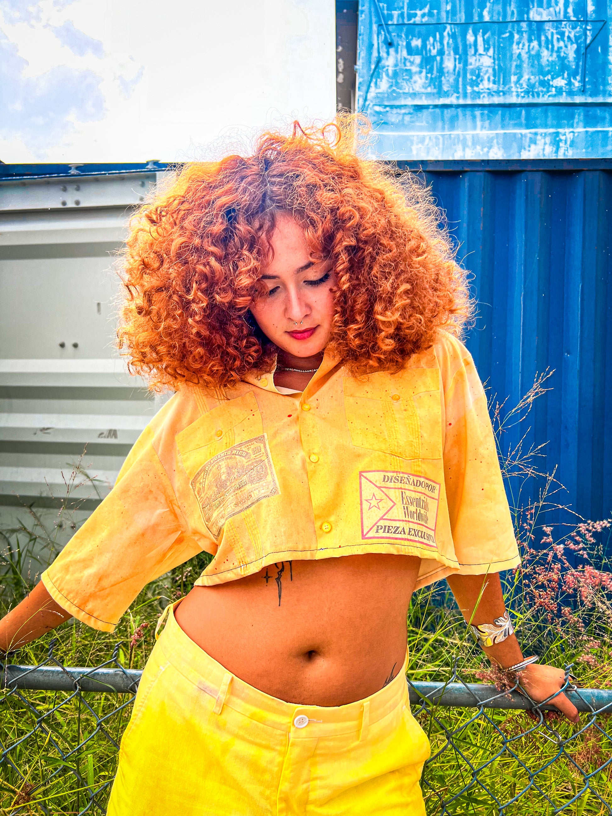 NACI PA ROMPEL GUAYAVERA CROP TOP