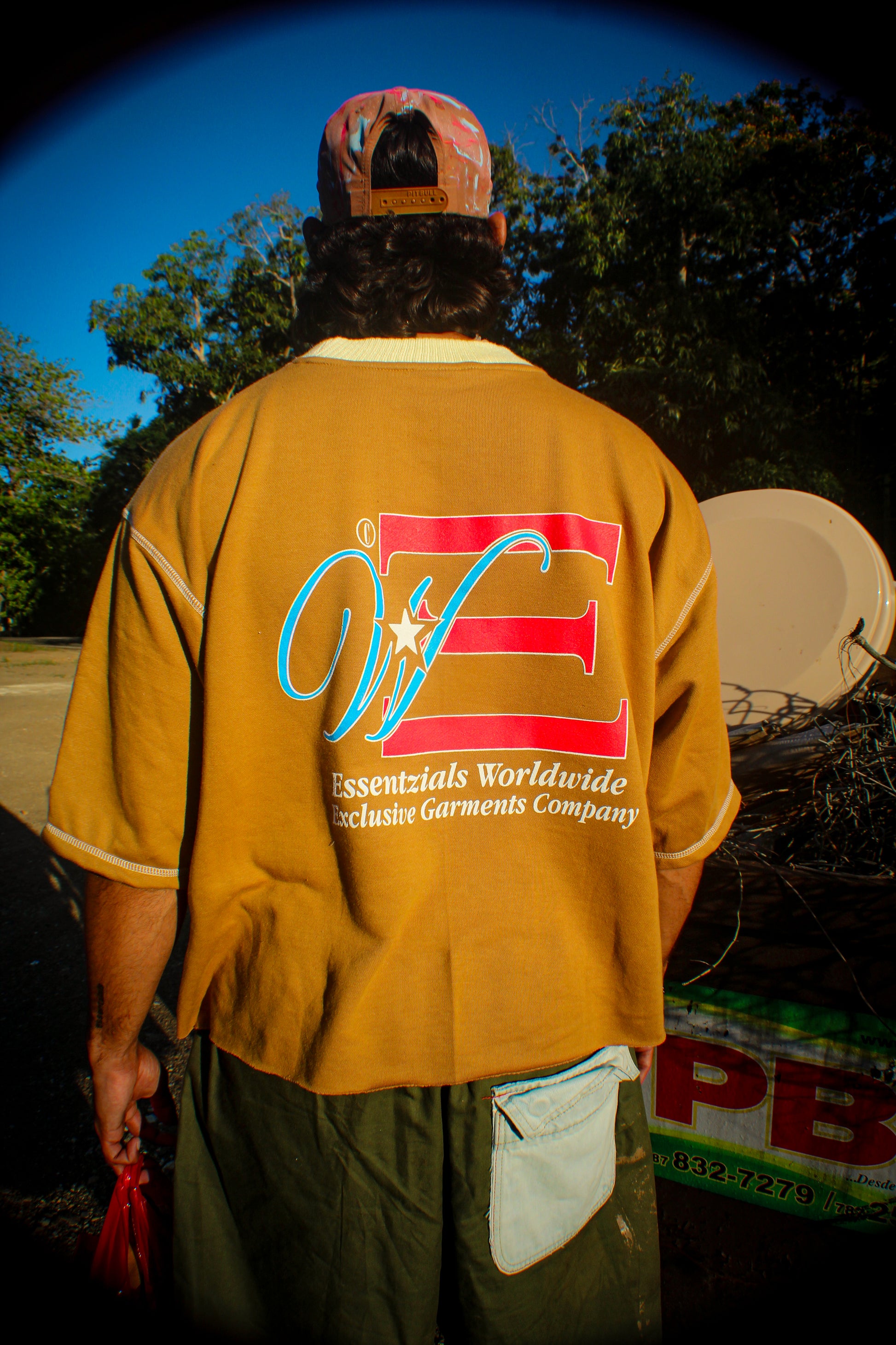ESSENTZIALS EXCLUSIVE POCKET TEE