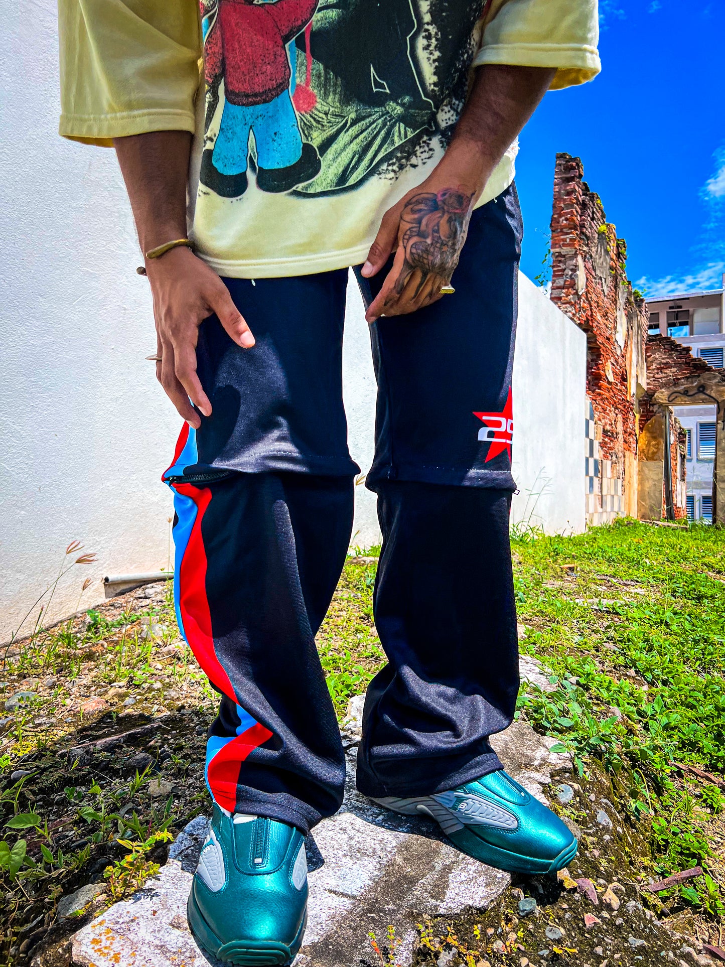 TIME IS LIMITED ESSENTZIALS CONVERTIBLE TRACKPANTS