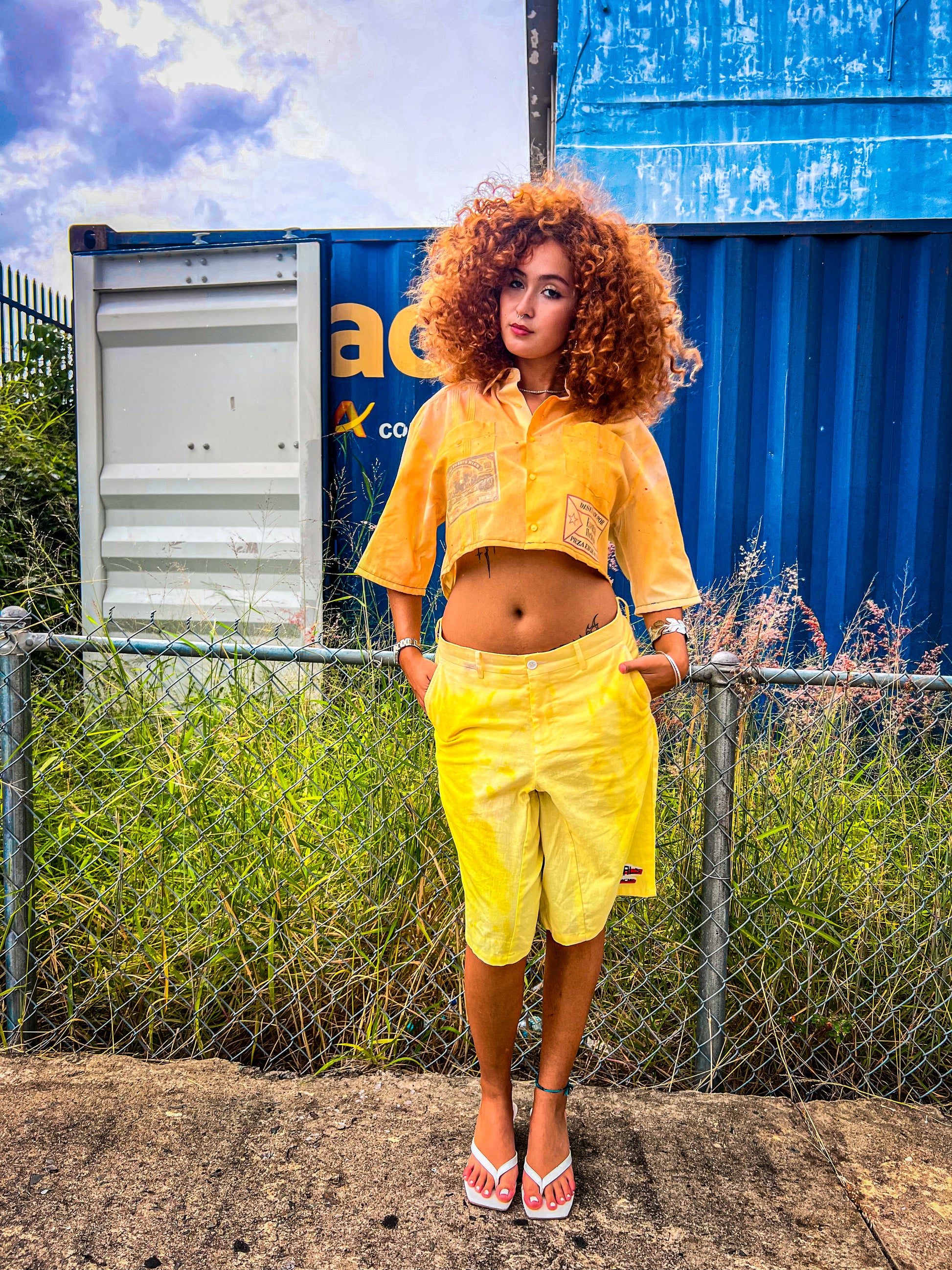 NACI PA ROMPEL GUAYAVERA CROP TOP