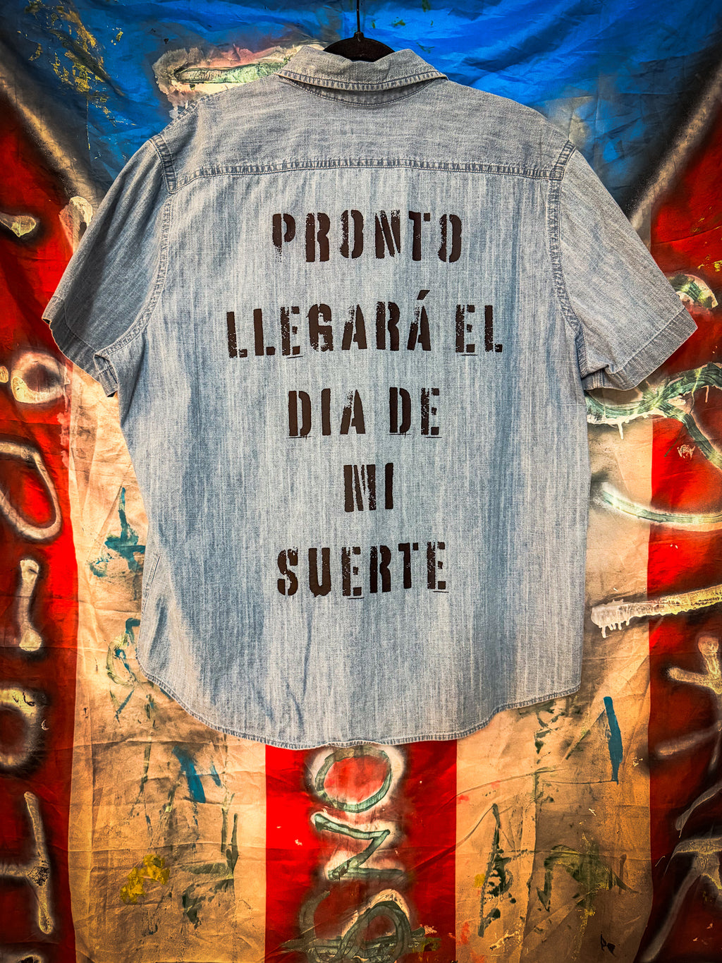 EL DÍA DE MI SUERTE BUTTON UP