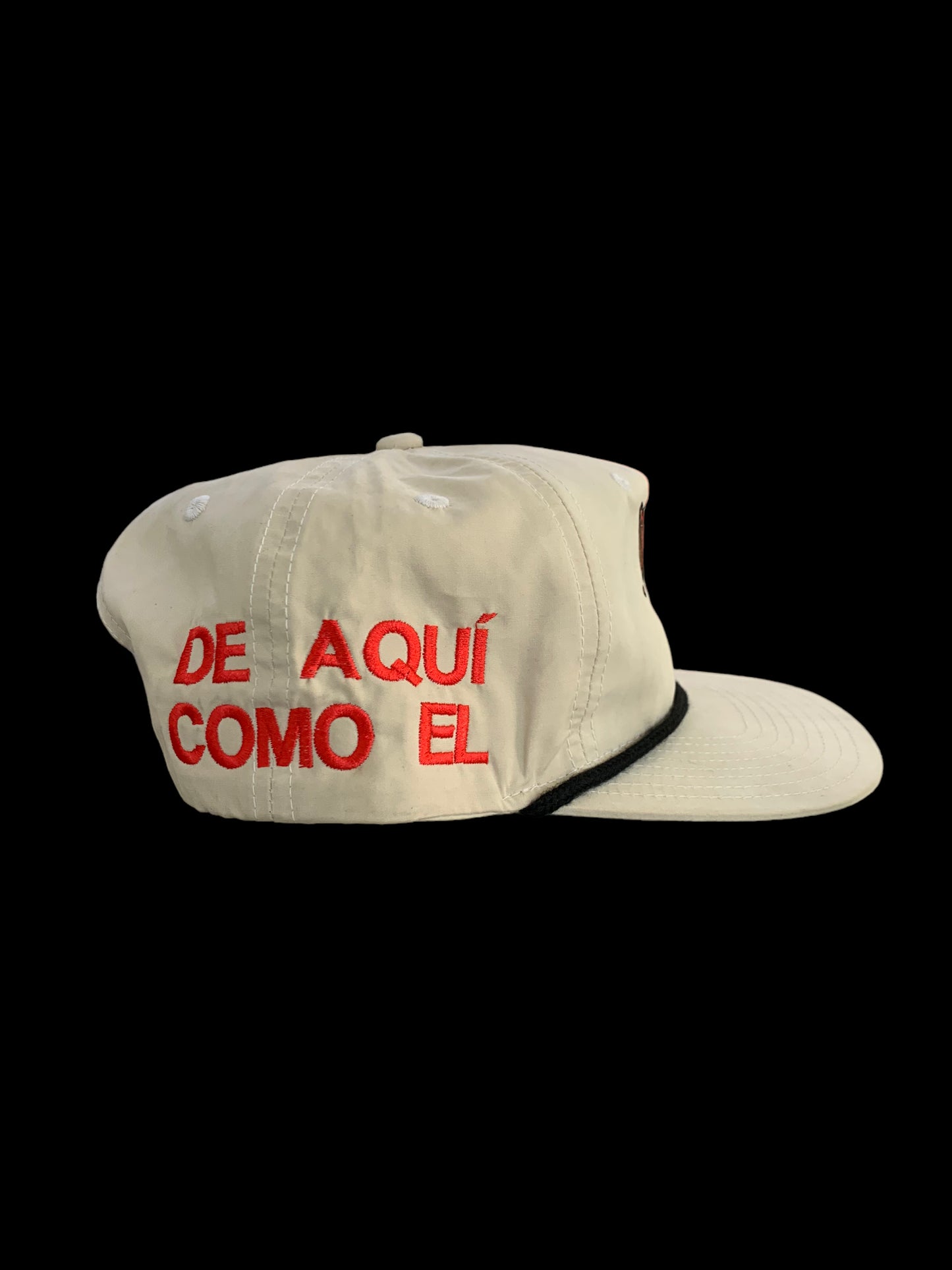 DE AQUI COMO EL COQUI CREAM SNAPBACK HAT