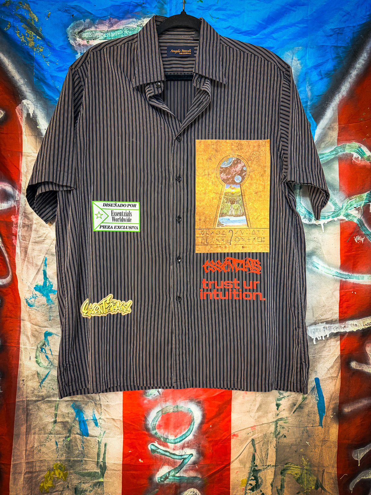 TRUST UR INTUITION BUTTON UP